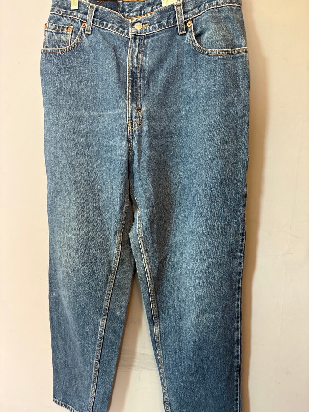 Levi’s Women’s 550 Relaxed Fit Tapered Leg Blue Denim Jeans Read